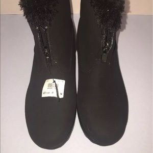 New with tag Predition boots black zipper 8W